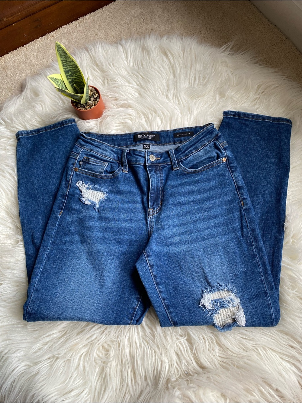 Judy Blue Boyfriend Fit Women's Size 27 Distressed Dark Blue Jeans. EUC